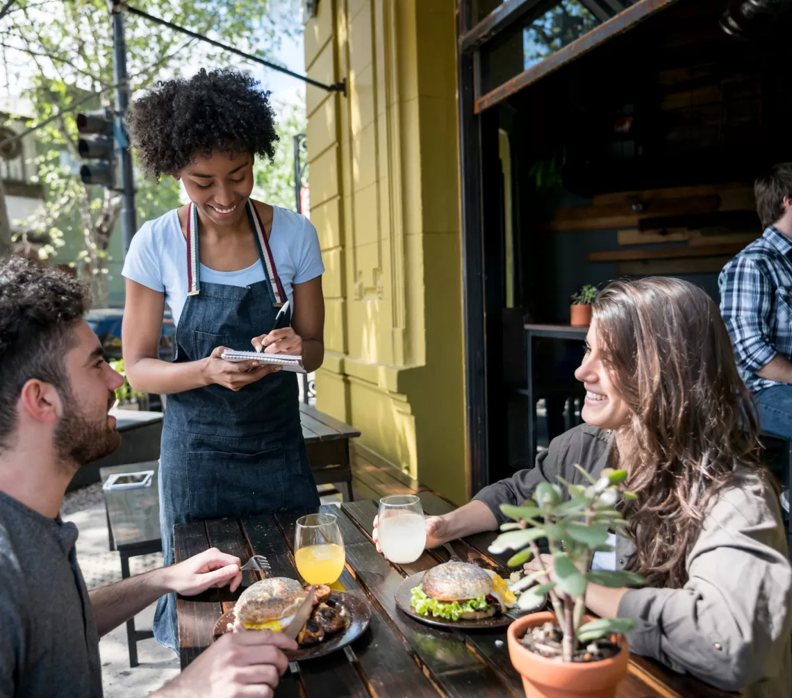 Dissatisfied customer calls out food vendor as she reveals the food tray  she ordered and what was delivered