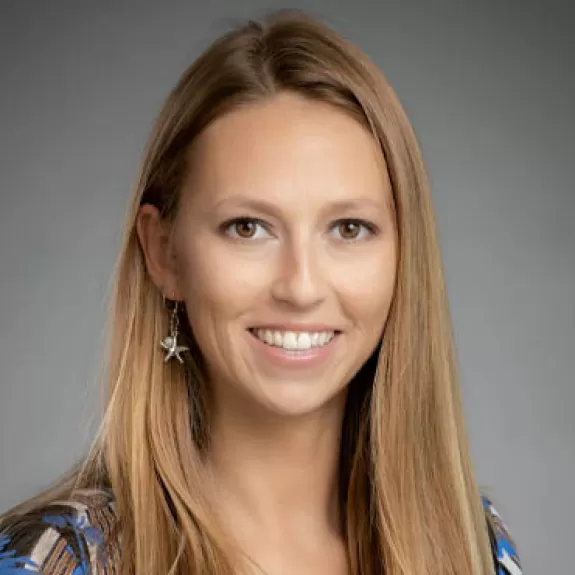 Evette Berardi-Cox Headshot